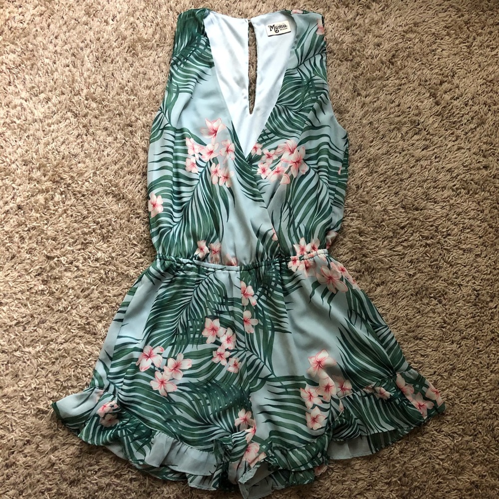 NWOT MuMu Short V-Neck Romper